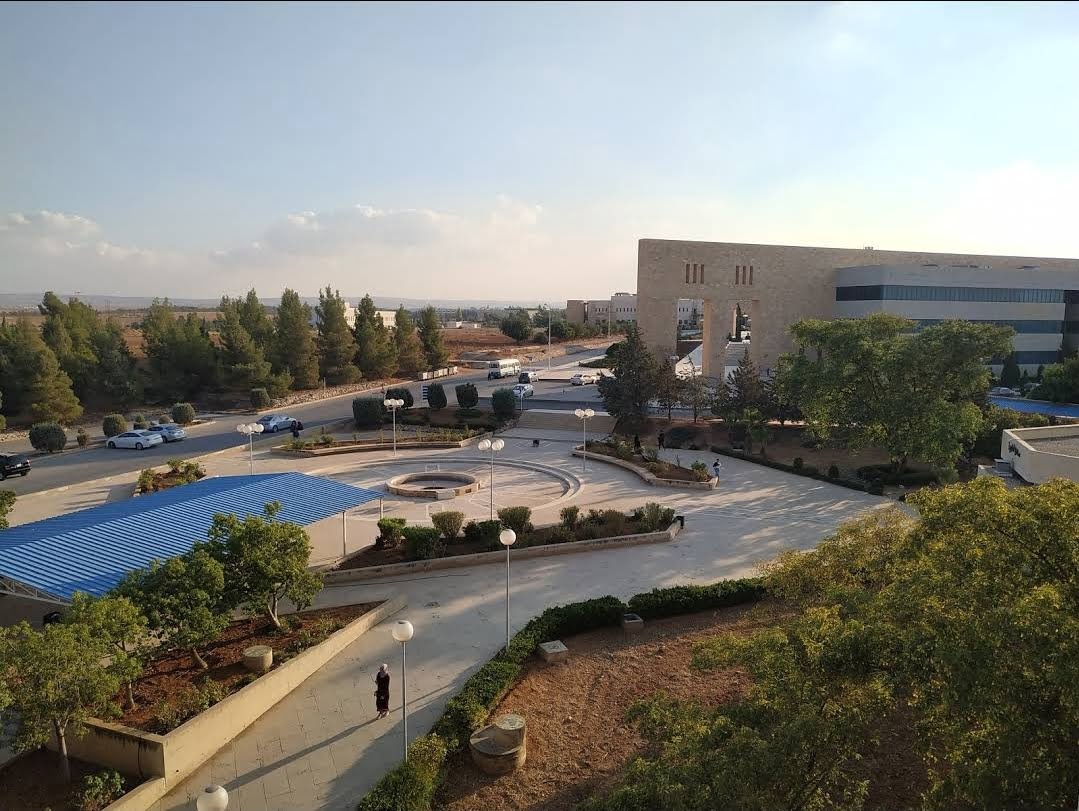 جامعة العلوم تظهر في صورة , وتظهر فيها المباني والمرافق التابعة للجامعة